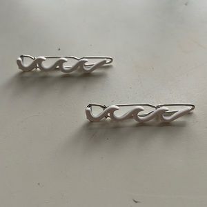 White Pura Vida hair clips